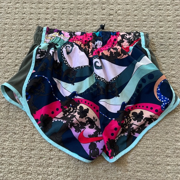 Nike women’s dri fit tempo shorts - Picture 4 of 4